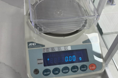 Government-certified weighing scale ensuring accurate gold measurement