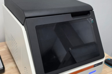Non-destructive XRF machine analyzing gold composition for accurate purity testing